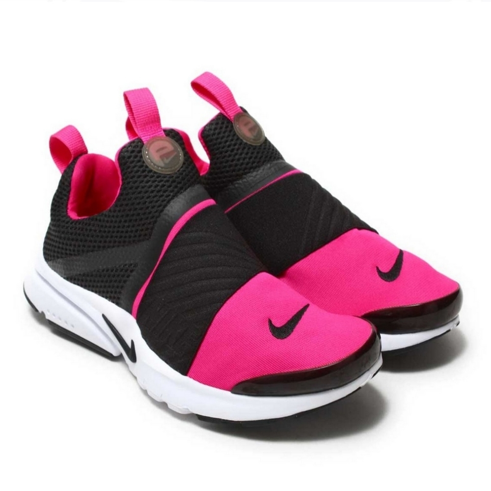 Nike Pink and Black Shoes - Picture 14 of 16